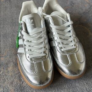 Adidas Samba OG in silver - brand new in box